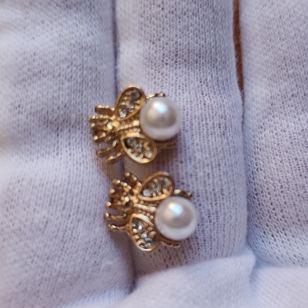 💚 🍯Bee Earrings 🐝Pearl Bee Earrings Bee Earrings - Picture 3 of 4